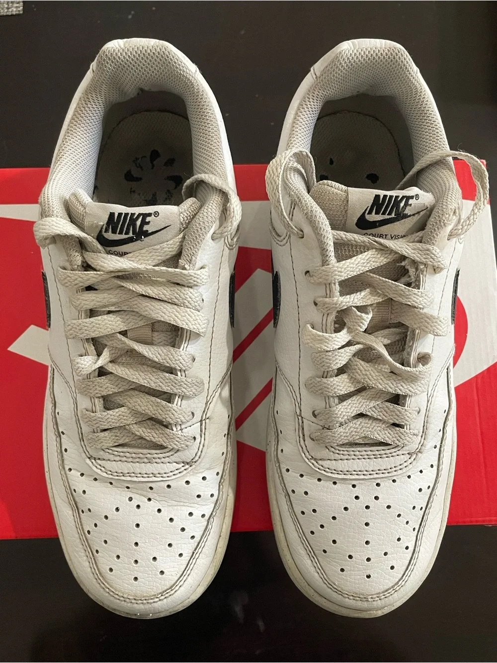 Nike Men’s White and Black Low-Top Sneakers size 7